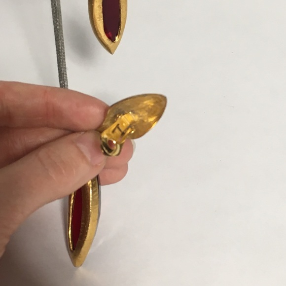 90s clip on earrings - Picture 3 of 3